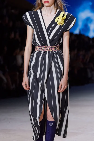 Look 150